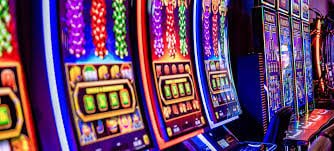 Filipino player spinning online slots on a mobile phone browser
