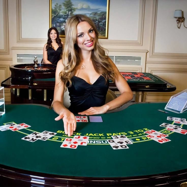 Filipino player accessing live casino table on a mobile phone browser